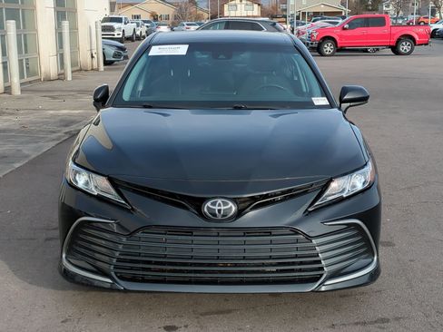 Used 2022 Toyota Camry LE image 12