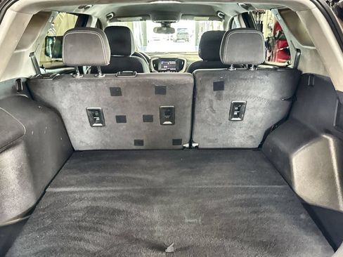 Used 2023 GMC Terrain SLE FWD image 28