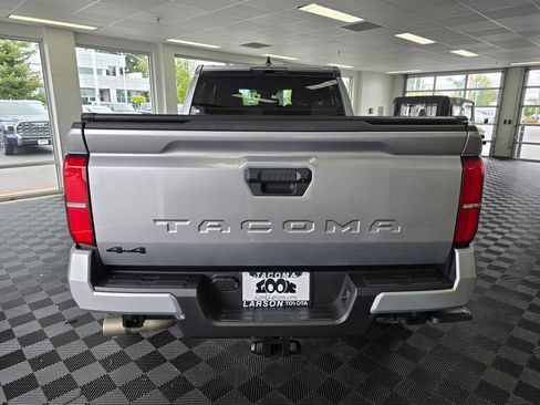 Used 2024 Toyota Tacoma TRD Off-Road AWD/4WD image 5