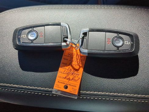 Certified 2020 Ford Escape SE image 27