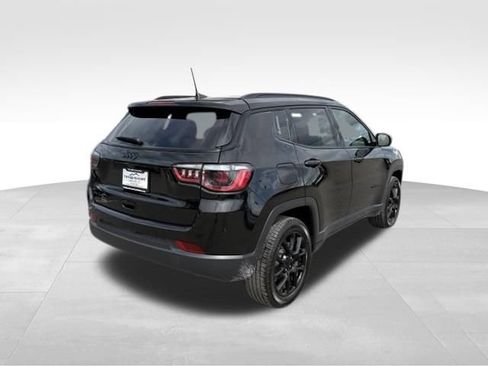 Used 2024 Jeep Compass Latitude w/ Convenience Group AWD/4WD image 2