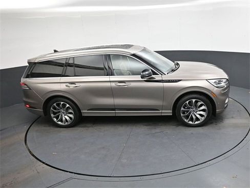 Used 2021 Lincoln Aviator Grand Touring w/ Equipment Group 301A image 17
