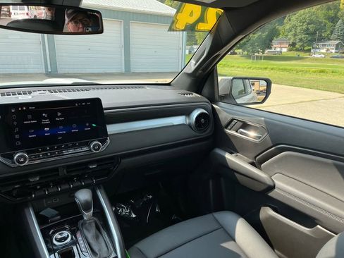 Used 2024 Chevrolet Colorado LT w/ LT Convenience Package III image 28