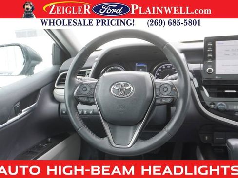 Used 2023 Toyota Camry SE image 9