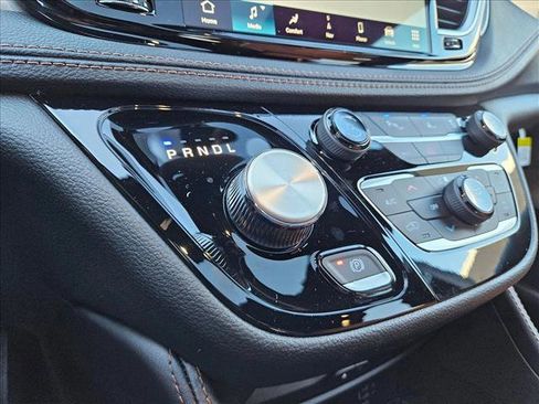 New 2026 Chrysler Pacifica Pinnacle image 13