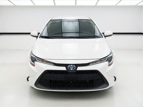 Used 2021 Toyota Corolla LE FWD image 2