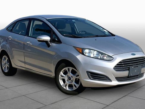 Used 2014 Ford Fiesta SE FWD image 3