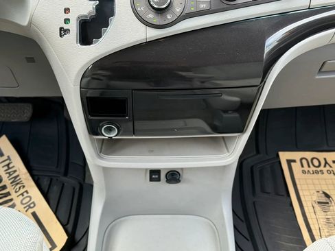 Used 2013 Toyota Sienna L FWD image 14