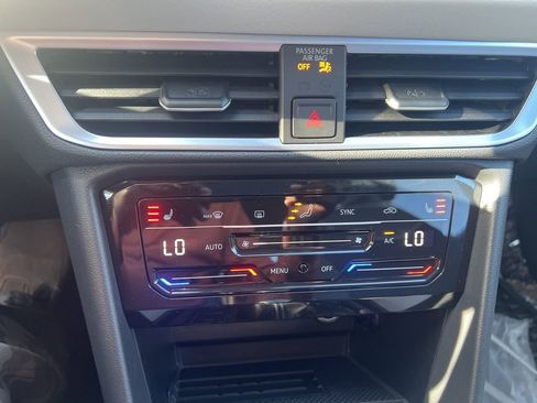 New 2025 Volkswagen Taos SE image 21