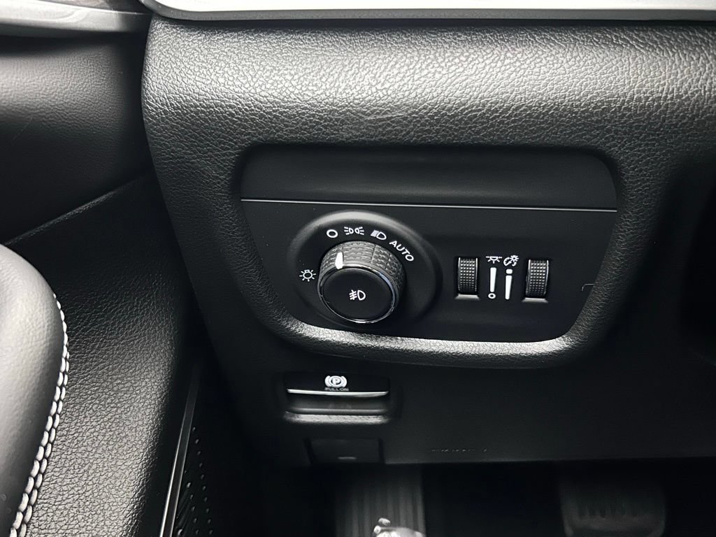 New 2026 Jeep Grand Cherokee Limited w/ Limited Altitude Package AWD/4WD image 19