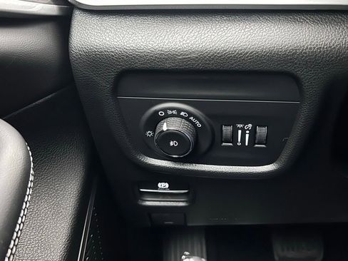 New 2026 Jeep Grand Cherokee Limited w/ Limited Altitude Package AWD/4WD image 19