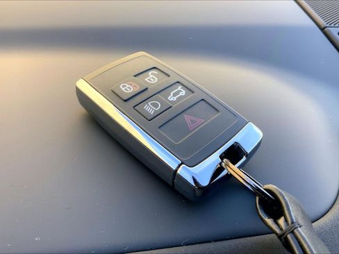 Used 2025 Land Rover Range Rover Sport Dynamic SE image 14