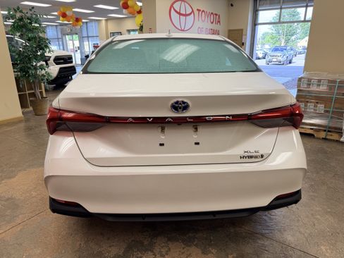 Used 2022 Toyota Avalon XLE w/ Moonroof Package FWD image 10