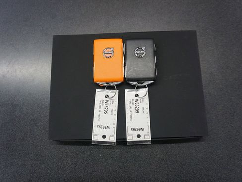 Used 2024 Volvo XC60 B5 Plus w/ Protection Package Premier image 18