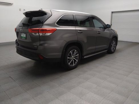 Used 2017 Toyota Highlander XLE image 9