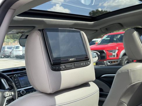 Used 2018 Toyota Highlander Limited Platinum FWD image 21