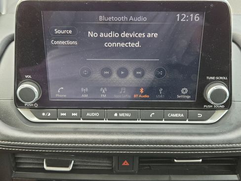 Used 2025 Nissan Rogue SV image 7