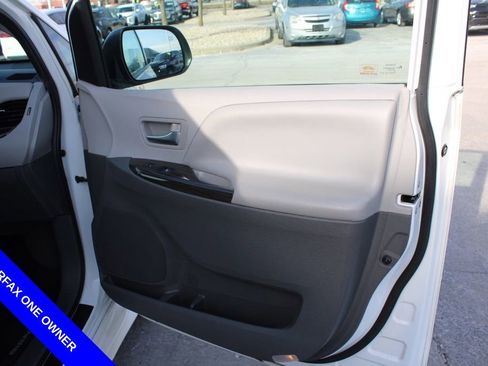 Used 2020 Toyota Sienna XLE w/ XLE Navigation Package image 22