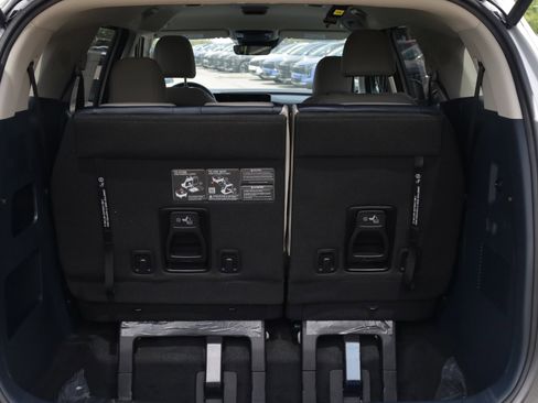 New 2026 Kia Carnival EX FWD image 16