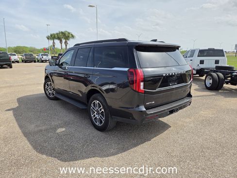 Used 2025 Ford Expedition Active image 5