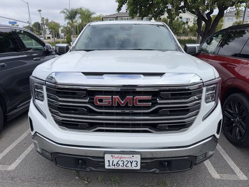 Used 2025 GMC Sierra 1500 SLT image 1