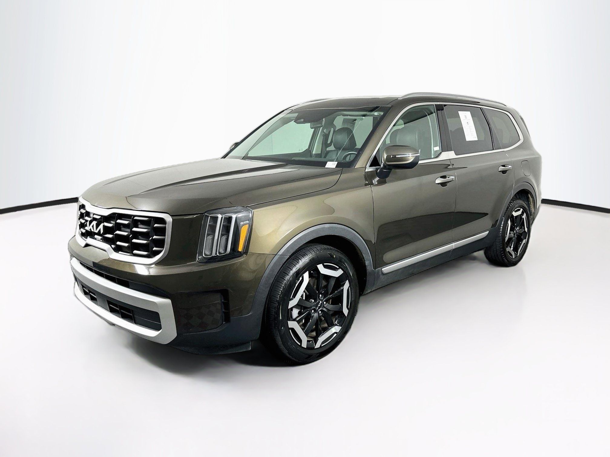 Used 2025 Kia Telluride S AWD/4WD image 3