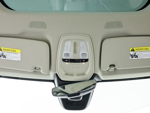 Used 2023 Volvo XC60 B5 Ultimate w/ Climate Package FWD image 21