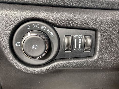Used 2022 Chrysler Pacifica Limited w/ S Appearance Package AWD/4WD image 18