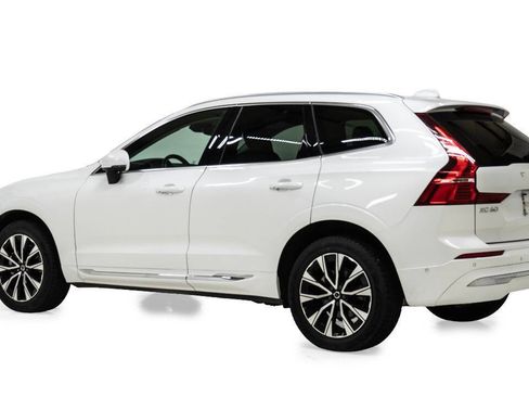 Used 2023 Volvo XC60 B5 Plus AWD/4WD image 4