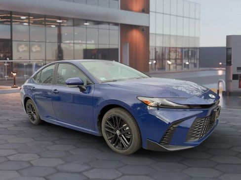 Used 2025 Toyota Camry SE AWD/4WD image 8