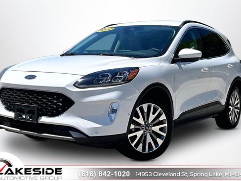 Used 2022 Ford Escape Titanium AWD/4WD image 1