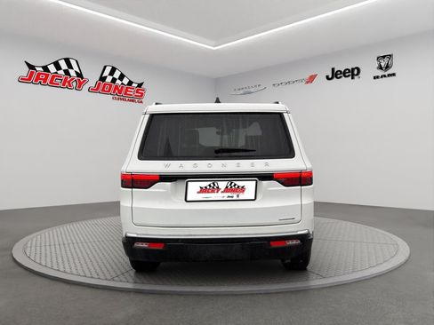 Used 2024 Jeep Wagoneer Series II w/ Flexible Seating Group RWD image 7
