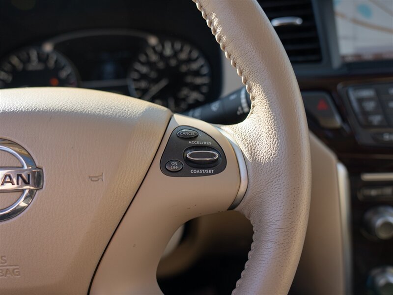 Used 2015 Nissan Pathfinder Platinum FWD image 30