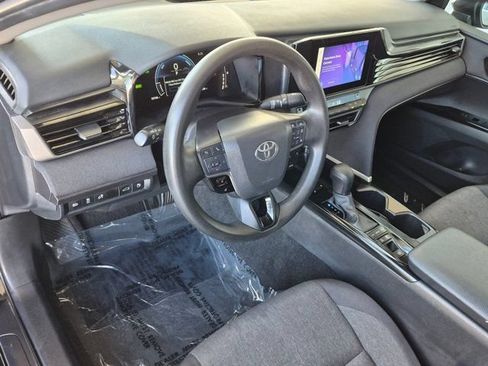 Used 2025 Toyota Camry LE FWD image 17