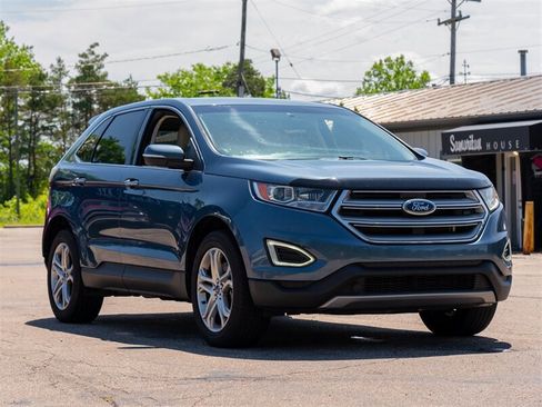 Used 2018 Ford Edge Titanium w/ Equipment Group 301A AWD/4WD image 3