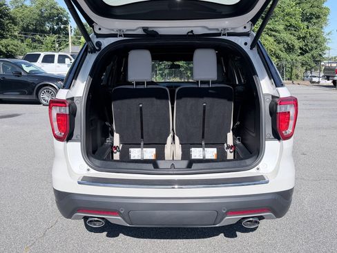 Used 2018 Ford Explorer XLT w/ Equipment Group 202A FWD image 8