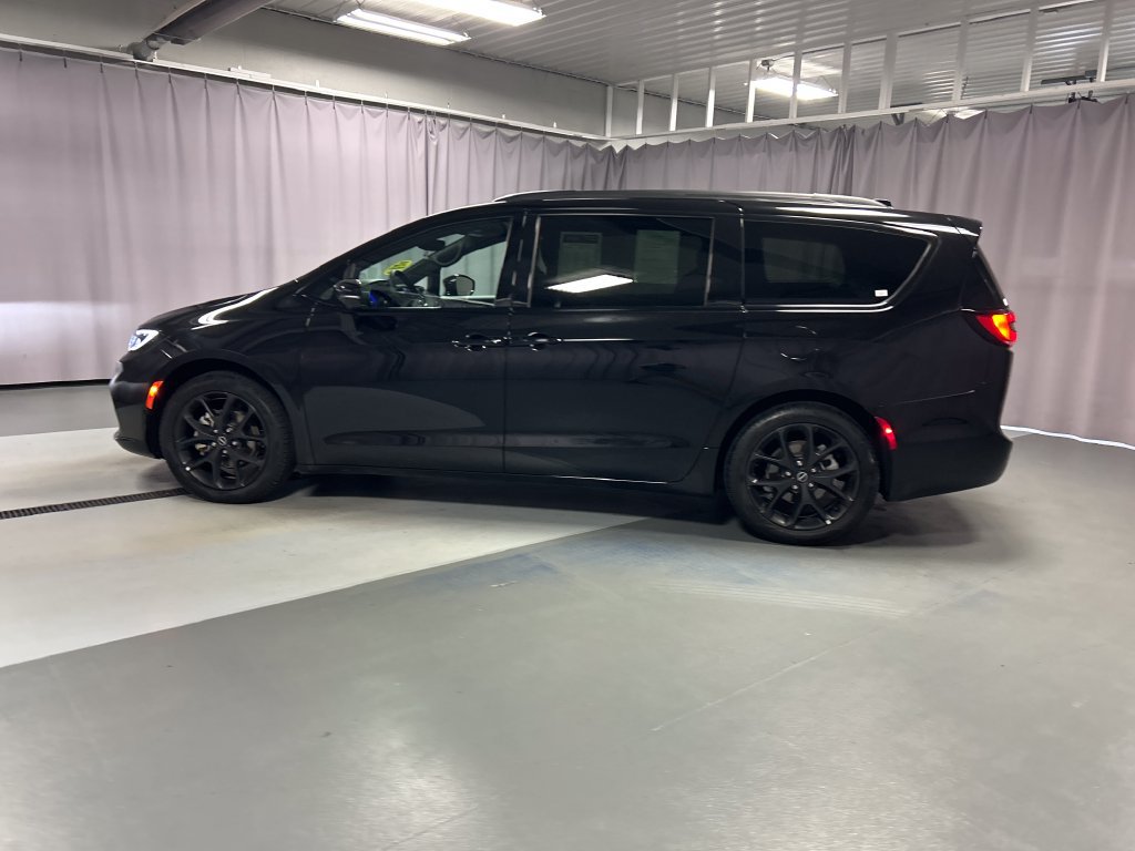 Used 2026 Chrysler Pacifica Select w/ S Appearance Package FWD image 4