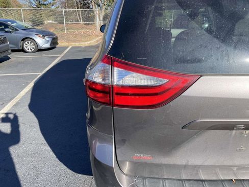 Used 2015 Toyota Sienna XLE w/ XLE Navigation Package image 19