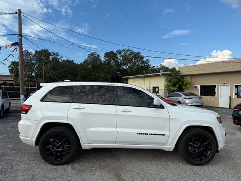 Used 2019 Jeep Grand Cherokee Altitude image 4