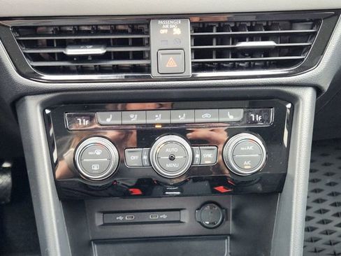 New 2024 Volkswagen Taos SE image 13