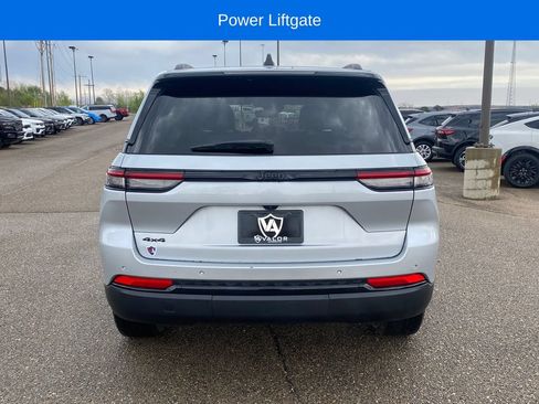 Used 2024 Jeep Grand Cherokee Altitude AWD/4WD image 5
