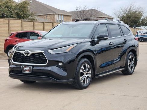 Used 2023 Toyota Highlander XLE image 10