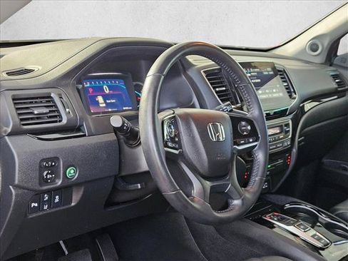 Used 2022 Honda Pilot Touring image 10