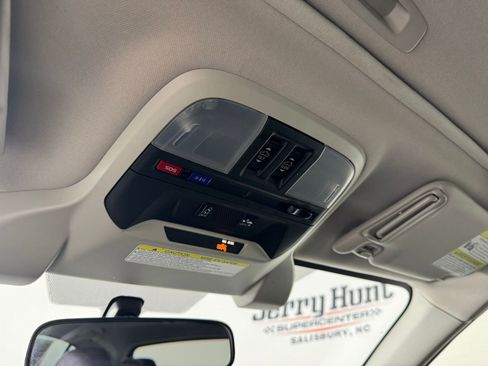 Used 2021 Subaru Crosstrek 2.0i Premium w/ Moonroof Package image 24