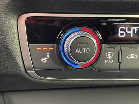 New 2025 Audi Q3 2.0T Premium image 30