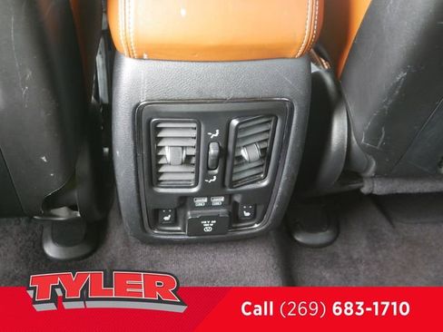 Used 2016 Jeep Grand Cherokee SRT AWD/4WD image 43