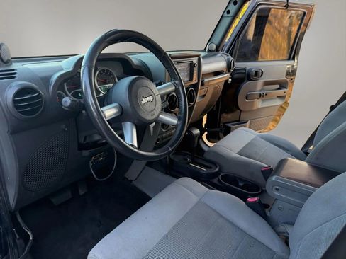 Used 2008 Jeep Wrangler Unlimited Sahara w/ Trailer Tow Group AWD/4WD image 12