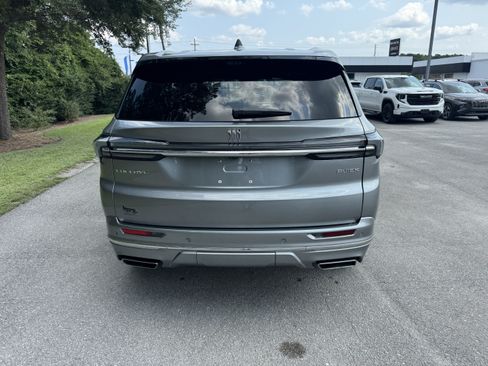 Used 2025 Buick Enclave Avenir w/ Super Cruise Package FWD image 8