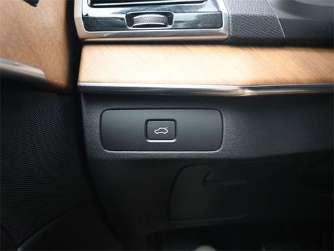 Used 2024 Volvo XC90 B6 Plus w/ Protection Package Premier image 28