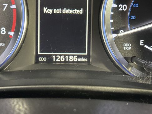 Used 2015 Toyota Highlander Limited AWD/4WD image 29